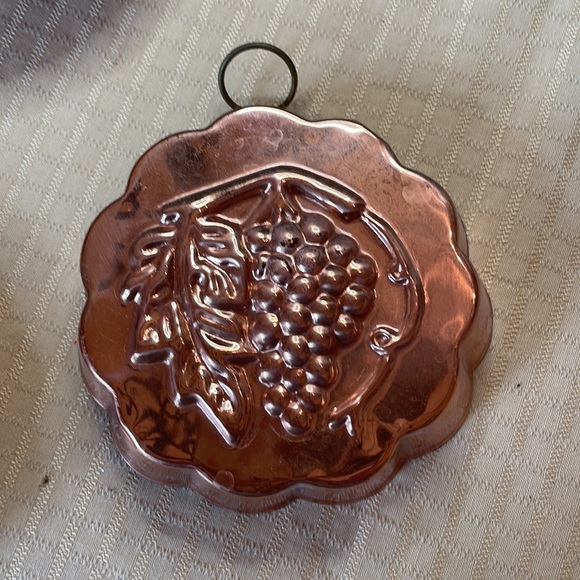 Copper molds wall hanging - Picture 6 of 7